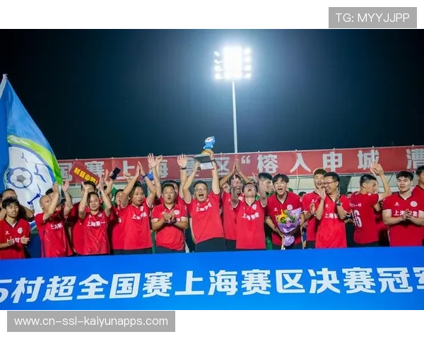 冠军赛赛场燃情时刻剪影引发社交平台热议，冠军时刻百度百科