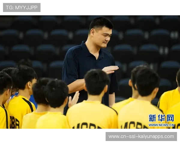 球员出席青少年训练营 分享比赛经验,球队青训 球员出席青少年训练营 分享比赛经验,球队青训