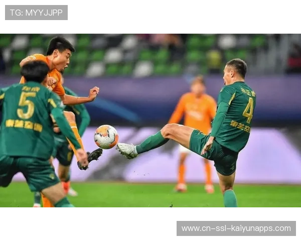 北京国安恩科洛洛门前抢点,补射抢在防守前一步 北京国安恩科洛洛门前抢点,补射抢在防守前一步